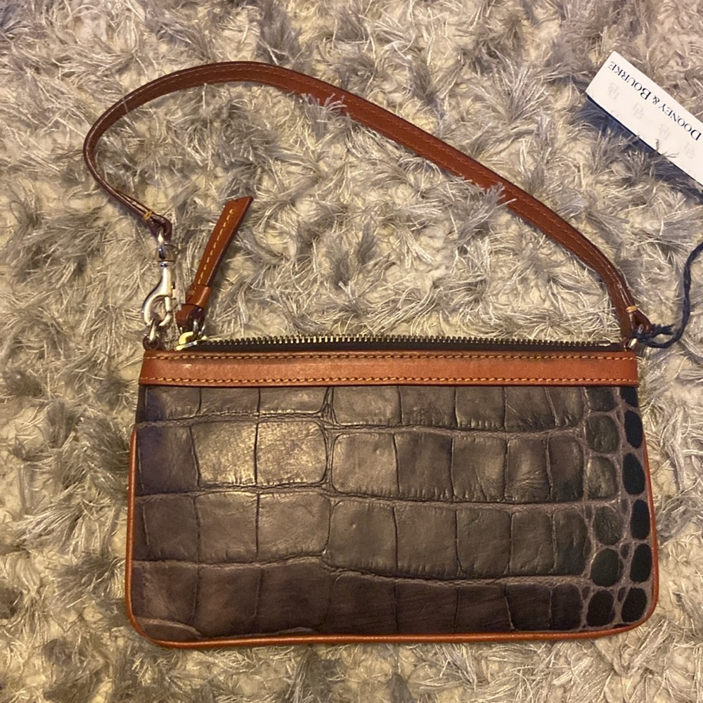 Dooney & Bourke croco embossed leather wristlet - Picture 4 of 5